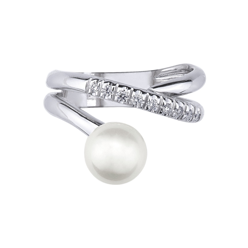 White gold 18k ring with diamonds and a natural pearl