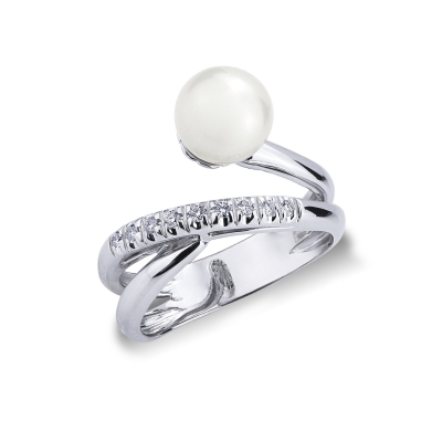 White gold 18k ring with diamonds and a natural pearl