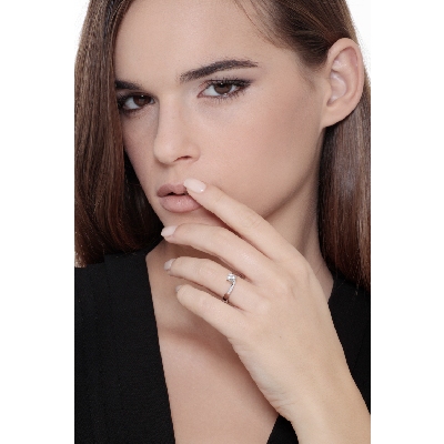 Anello Solitario griffe a 4 punte in oro bianco 18k con Diamante 0,50 ct.