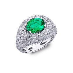 18k white gold ring with a central emerald and diamonds pavé