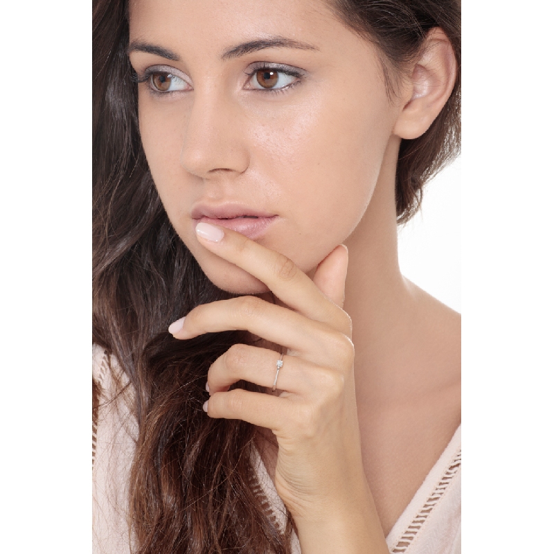 Solitario lineare a 4 punte in oro bianco 18k con Diamante ct. 0,10