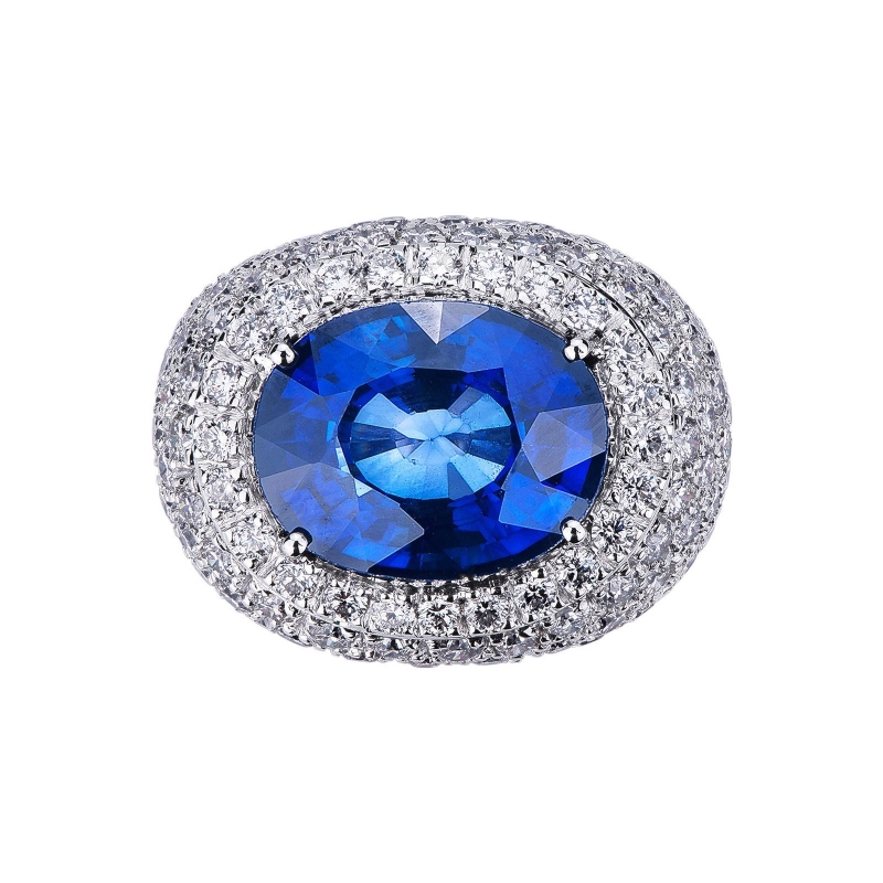 18k white gold band ring with central blue sapphire and diamonds pavé 