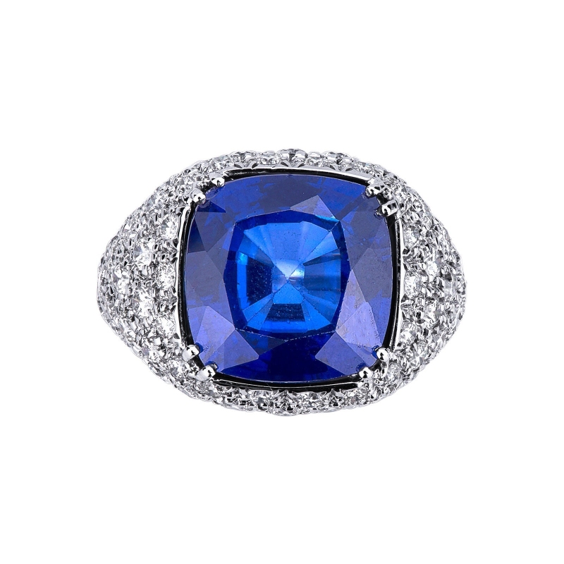 White gold 18k ring with blue sapphire and diamonds pavé