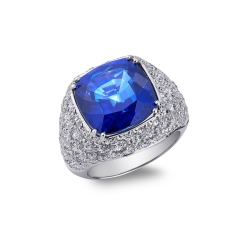 White gold 18k ring with blue sapphire and diamonds pavé
