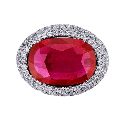 White gold 18k ring with ruby and diamond pavé