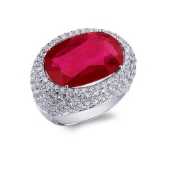 White gold 18k ring with ruby and diamond pavé