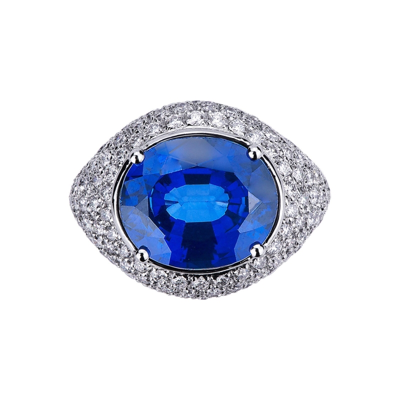 18k white gold ring with a blue sapphire and diamonds pavé