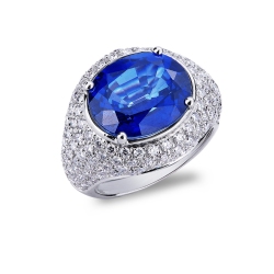 18k white gold ring with a blue sapphire and diamonds pavé