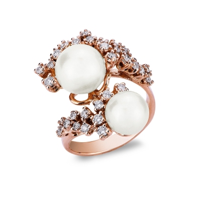 Anello in oro rosa 18k con Perle e diamanti.