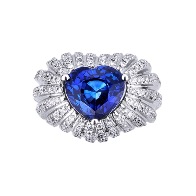 White gold 18k ring with a blue sapphire and diamonds 