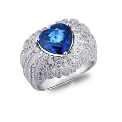 White gold 18k ring with a blue sapphire and diamonds 