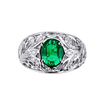 18k white gold band ring with emerald and diamonds 