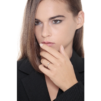 Solitario gambo lineare e griffe a 4 punte in oro bianco 18k con Diamante di ct. 0,20