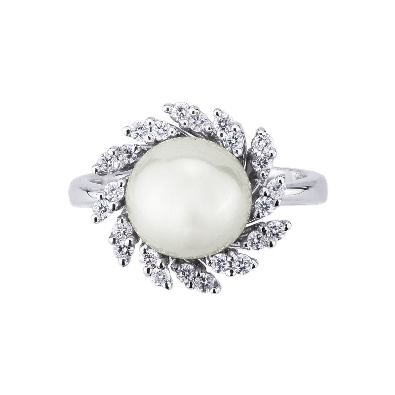 18k white gold ring with pearl and halo radial diamonds 