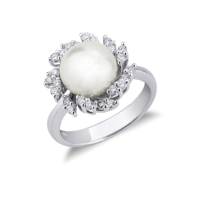 18k white gold ring with pearl and halo radial diamonds 
