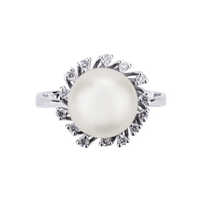 White gold 18k ring with pearl and diamonds halo