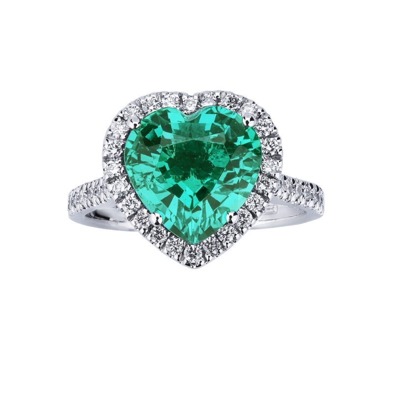 White gold 18k ring with emerald and diamonds 