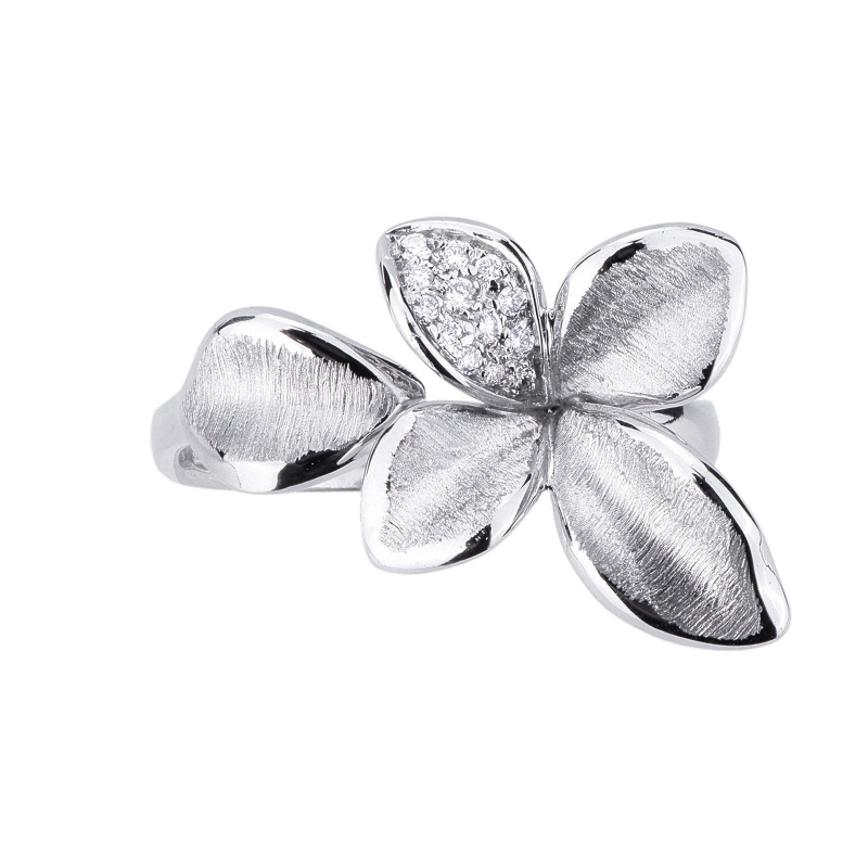 White gold 18k flower ring with a diamond petal