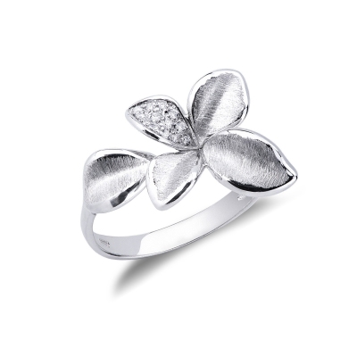 White gold 18k flower ring with a diamond petal
