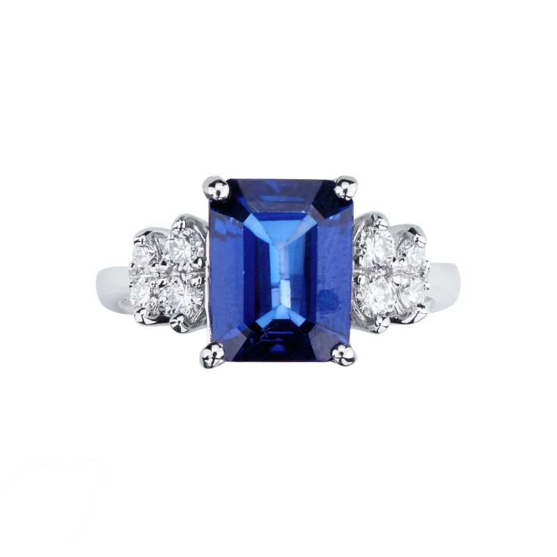 Ring in white gold 18k with blue sapphire rectangular and diamonds, 10x8 mm
