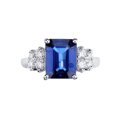 Ring in white gold 18k with blue sapphire rectangular and diamonds, 10x8 mm