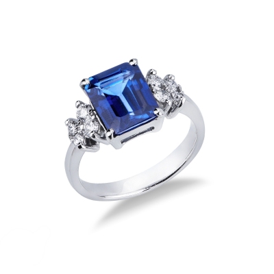 Ring in white gold 18k with blue sapphire rectangular and diamonds, 10x8 mm