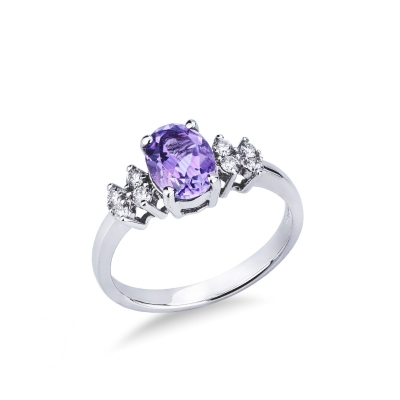 White gold 18k ring with amethyst oval cut and lateral diamonds 