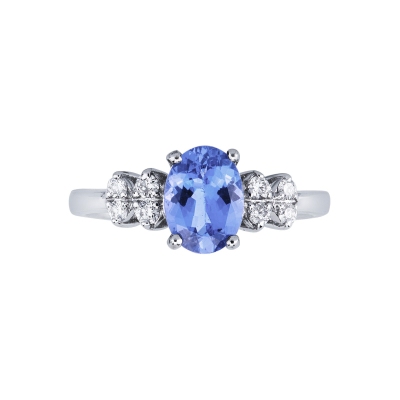 White gold 18k ring with diamonds and oval tanzanite