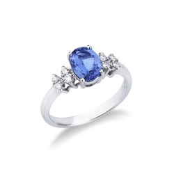 White gold 18k ring with diamonds and oval tanzanite