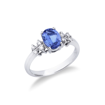 White gold 18k ring with diamonds and oval tanzanite