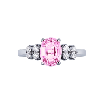 White gold 18k ring with pink sapphire and four lateral diamonds 