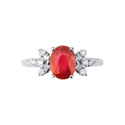 18k white gold with a central ruby and six diamonds on each side 