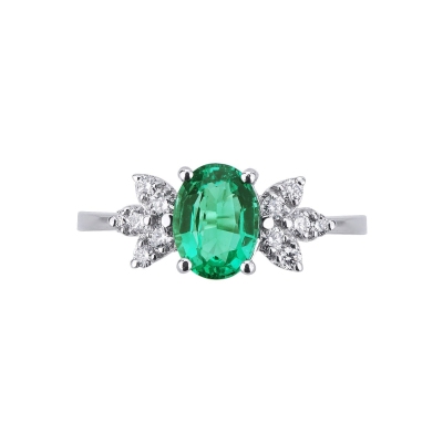 18k white gold ring with diamonds and emerald 
