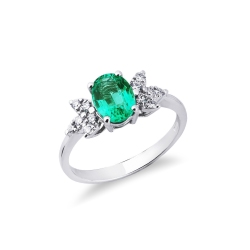 18k white gold ring with diamonds and emerald 