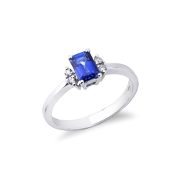White gold 18k ring with blue sapphire and diamonds