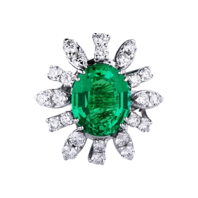 Halo ring in white gold 18k with emerald oval cut and halo diamonds 