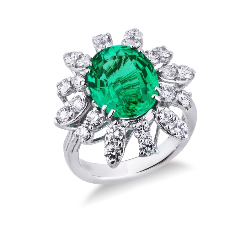Halo ring in white gold 18k with emerald oval cut and halo diamonds 