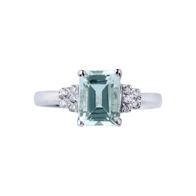 White gold 18k ring with a central aquamarine and diamonds 