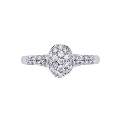 White gold 18k ring with diamonds oval pavé