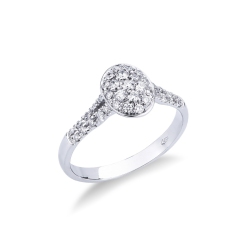 White gold 18k ring with diamonds oval pavé