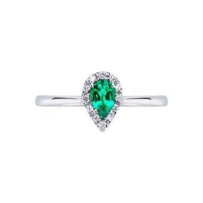 Halo ring with diamonds and emerald pear cut in white gold 18k