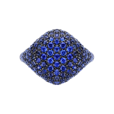 Rosé gold 18k pinky ring with blue sapphires pavé
