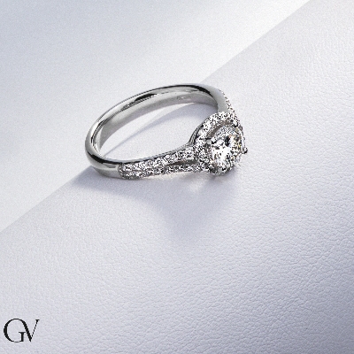 Anello modello solitario in oro bianco 18k con diamante centrale di 0.70 ct