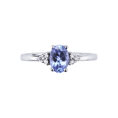 18k white gold ring with central oval tanzanite and diamonds
