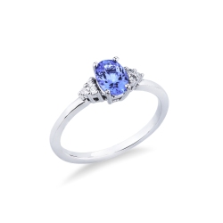 18k white gold ring with central oval tanzanite and diamonds