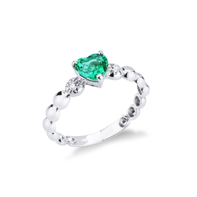 18k white gold with emerald heart cut and diamonds 