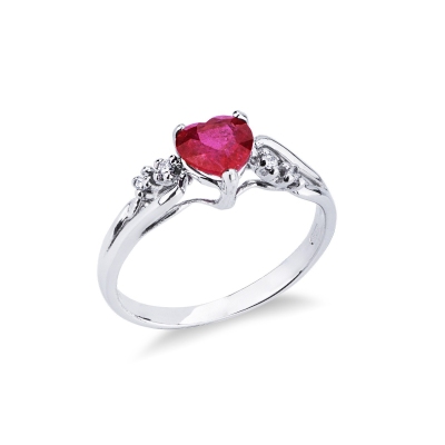 White gold ring 18k with diamonds and a heart cut ruby