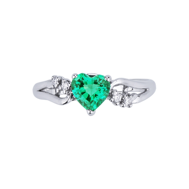 White gold 18k ring with diamonds and a heart cut emerald