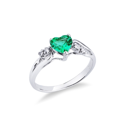 White gold 18k ring with diamonds and a heart cut emerald