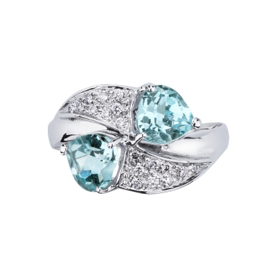 White gold 18k curved shank ring with diamonds and aquamarine